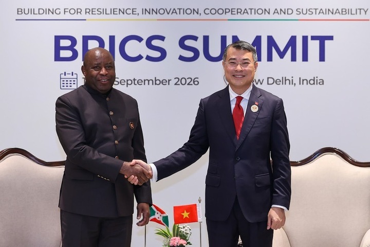 Thủ tướng Lê Minh Hưng đã gặp Tổng thống Burundi Évariste Ndayishimiye - Ảnh: BNG