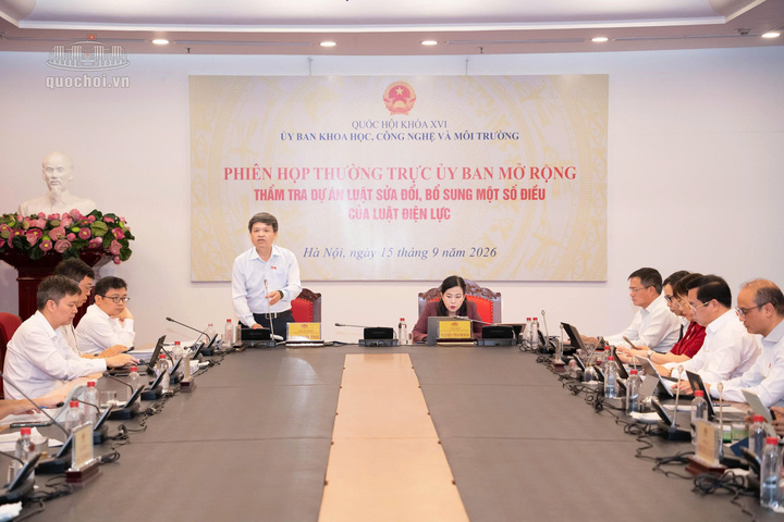 Các đại biểu thảo luận, cho ý kiến về dự án Luật. Ảnh: Cao Hoàng