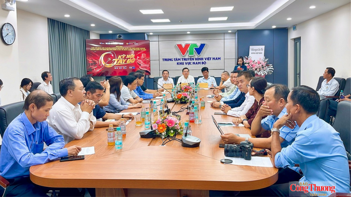 Quang cảnh tại buổi họp báo.