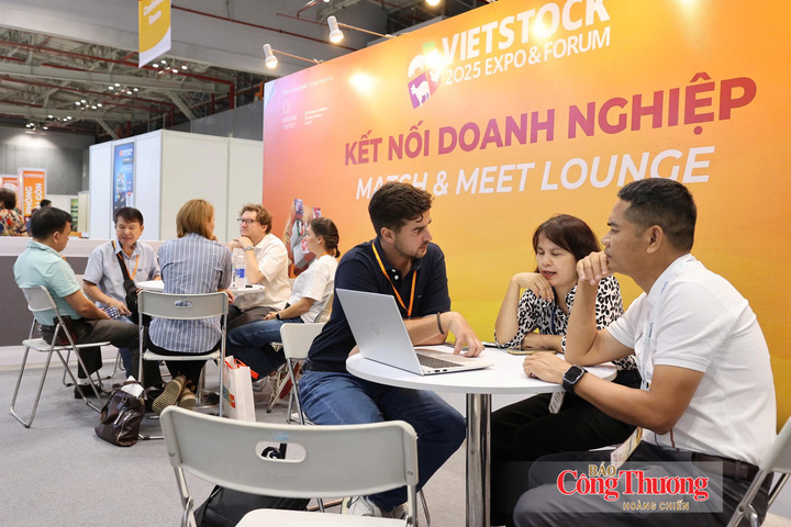 Với hơn 20 năm đồng hành cùng ngành chăn nuôi, Vietstock tiếp tục là không gian kết nối doanh nghiệp, cập nhật công nghệ và trao đổi về những xu hướng đang định hình ngành chăn nuôi.