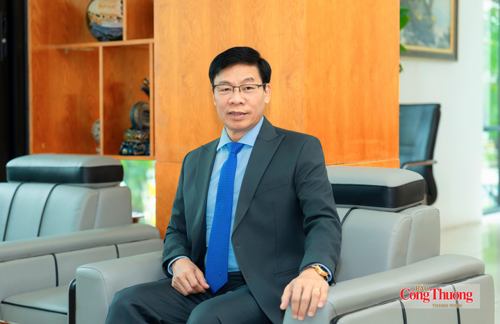 PGS.TS Nguyễn Xuân Hoàn, Hiệu trưởng Trường Đại học Công Thương TP. Hồ Chí Minh (HUIT).