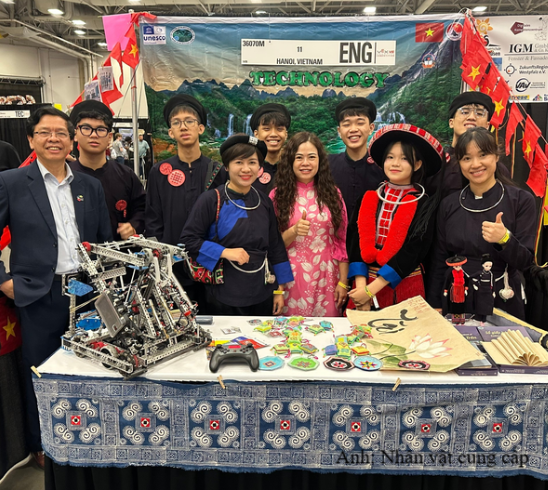 Cô trò bền bỉ sáng tạo, ba năm liên tiếp góp mặt tại sân chơi VEX Robotics thế giới.