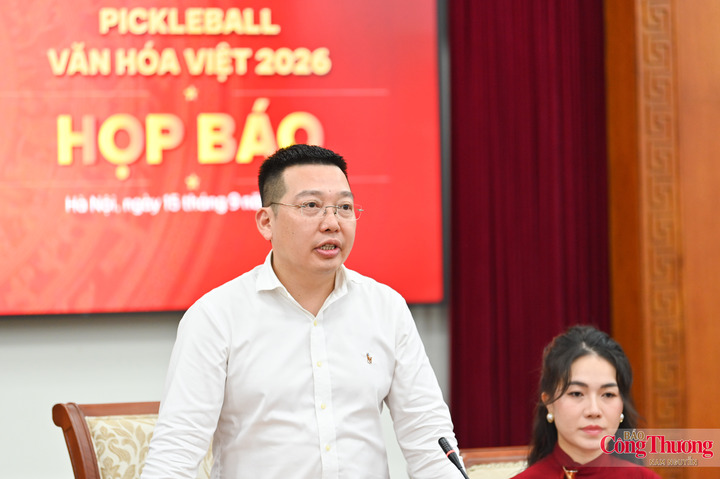 Tổng Biên tập Báo Văn Hóa Nguyễn Anh Vũ, Trưởng Ban Tổ chức Giải phát biểu tại họp báo.