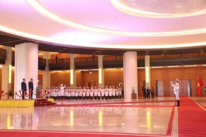 Lễ đón chính thức Nhà vua Thái Lan Maha Vajiralongkorn Phra Vajiraklaochaoyuhua và Hoàng hậu thăm cấp Nhà nước tới Việt Nam được tổ chức trọng thể tại Nhà Quốc hội (Hà Nội). Ảnh: Văn Điệp/TTXVN