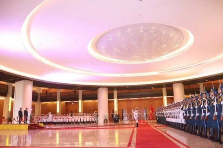 Lễ đón chính thức Nhà vua Thái Lan Maha Vajiralongkorn Phra Vajiraklaochaoyuhua và Hoàng hậu thăm cấp Nhà nước tới Việt Nam được tổ chức trọng thể tại Nhà Quốc hội (Hà Nội). Ảnh: Văn Điệp/TTXVN