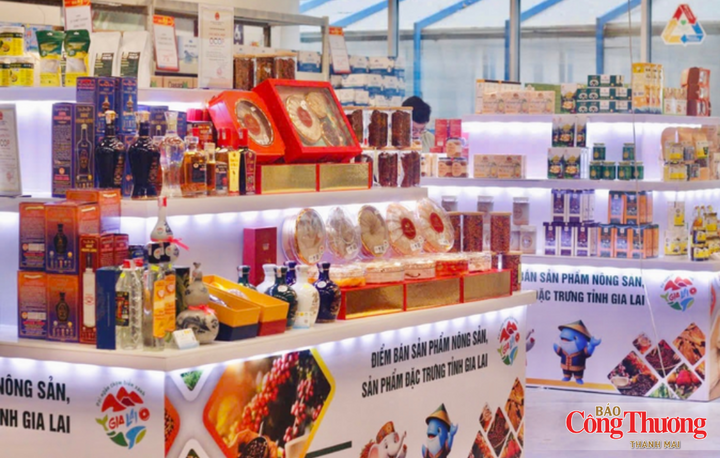 Không gian trưng bày, bán sản phẩm đặc trưng tỉnh Gia Lai tại trung tâm thương mại.