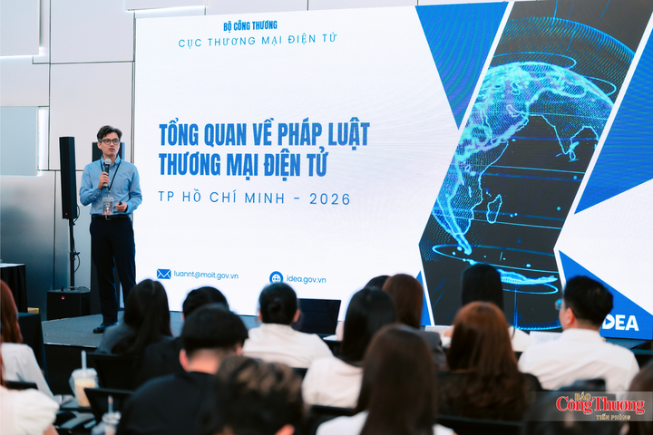 Đại diện Cục Thương mại điện tử (Bộ Công Thương) chia sẻ về pháp luật về thương mại điện tử và thuế cho nhà sáng tạo bán hàng.