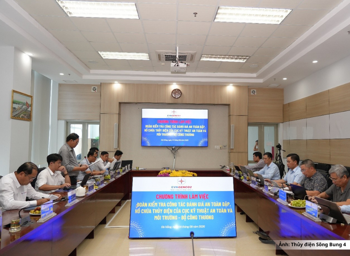 Quang cảnh buổi làm việc.