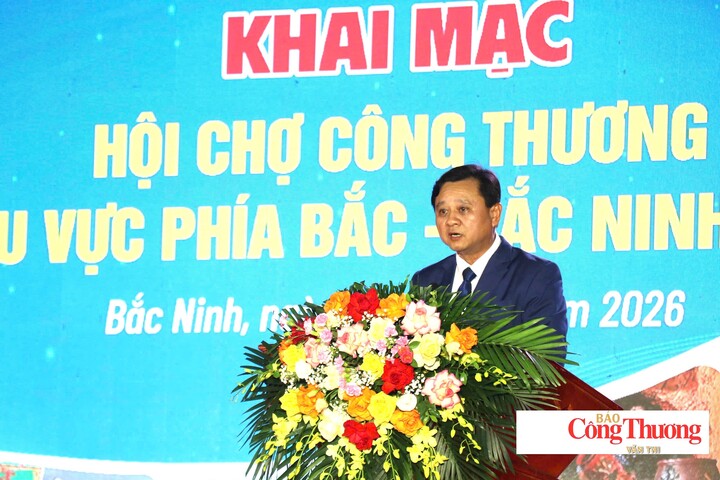 Ông Nguyễn Văn Phương, Phó Giám đốc Sở Công Thương tỉnh Bắc Ninh phát biểu khai mạc hội chợ.