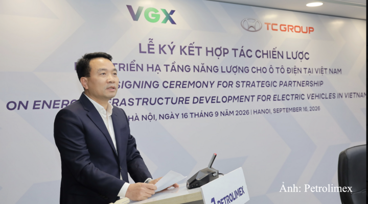 Phó Chủ tịch Tập đoàn Thành Công kiêm Tổng Giám đốc Công ty Quản lý ngành Công nghiệp, Công nghiệp Ô tô Thành Công Lê Ngọc Đức phát biểu tại buổi lễ.