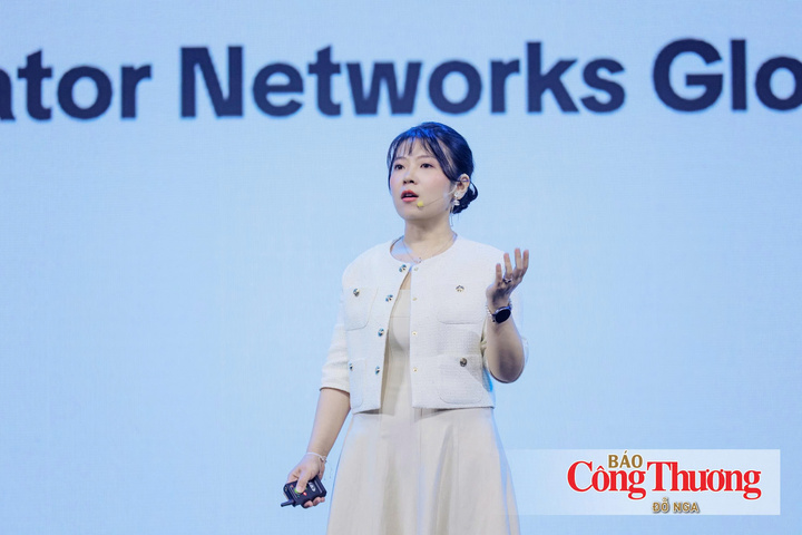 Bà Claire Li, Giám đốc Đại lý LIVE, Sản phẩm & Chiến lược tại TikTok chia sẻ tại sự kiện.