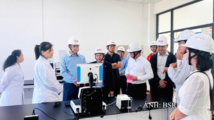 Đoàn công tác BSR tham quan, tìm hiểu hoạt động của nhà máy thuộc Công ty SDIC Biotech.