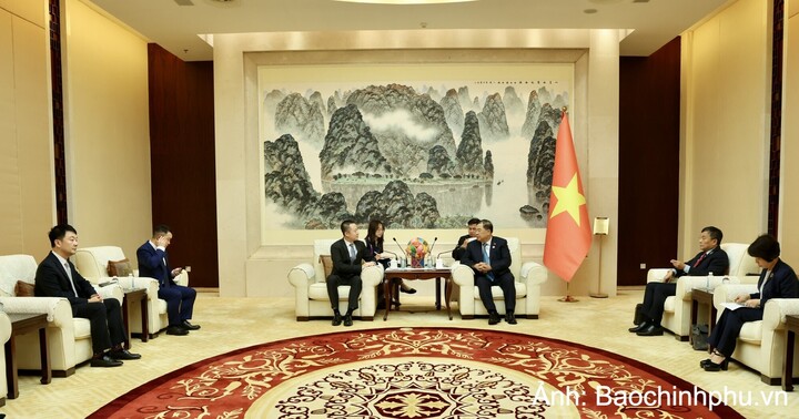 Phó Thủ tướng Thường trực Phạm Gia Túc mong muốn hợp tác với các doanh nghiệp công nghệ lớn, trong đó có Huawei, để ứng dụng công nghệ, nâng cao năng suất, năng lực quản trị và phát triển các ngành, lĩnh vực mới - Ảnh: chinhphu.vn/Phương Nguyên