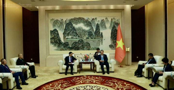 Phó Thủ tướng Thường trực đề nghị CCCC nghiên cứu quy hoạch, phối hợp với các bộ, ngành liên quan và các doanh nghiệp Việt Nam để tìm kiếm cơ hội hợp tác, đầu tư phù hợp - Ảnh: chinhphu.vn/Phương Nguyên