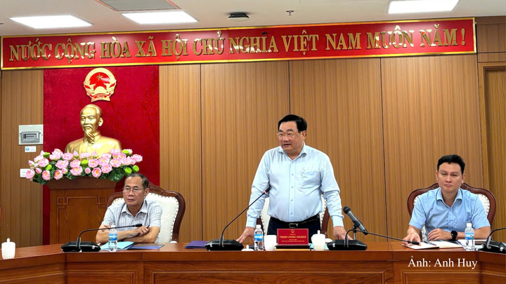 Tổng giám đốc EVNCPC Ngô Tấn Cư phát biểu tại buổi làm việc