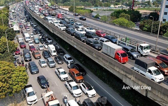 Tuyến Vành đai 3 trên cao thường xuyên trong tình trạng quá tải.