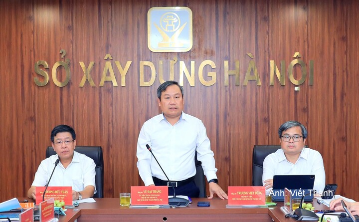 Chủ tịch UBND TP. Hà Nội Vũ Đại Thắng phát biểu tại cuộc họp.