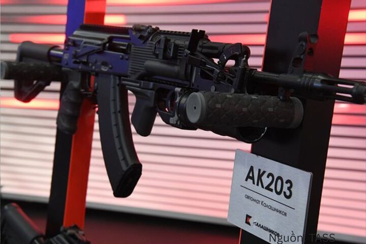 Súng trường tấn công AK-203. Nguồn: TASS