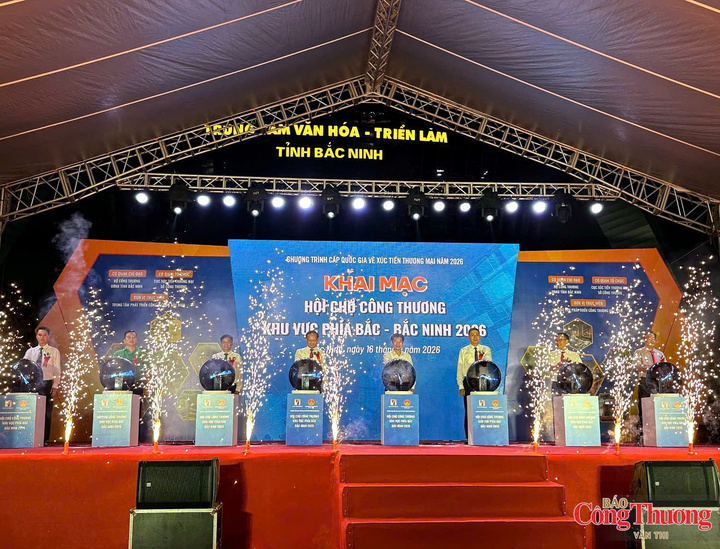Các đại biểu thực hiện nghi thức khai mạc Hội chợ Công Thương khu vực phía Bắc - Bắc Ninh 2026.
