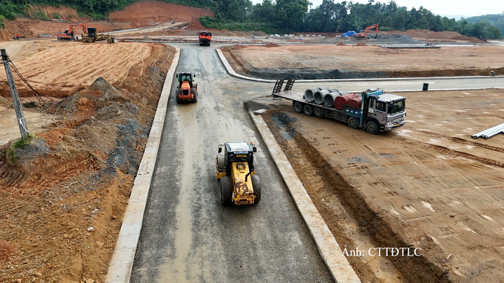 Theo kế hoạch, các khu tái định cư đang đầu tư để phục vụ dự án đường sắt Lào Cai - Hà Nội - Hải Phòng phải được hoàn thành trước ngày 30/3/2027.