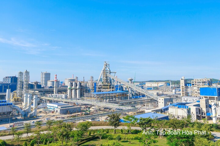 Khu liên hợp sản xuất gang thép Hòa Phát Dung Quất.