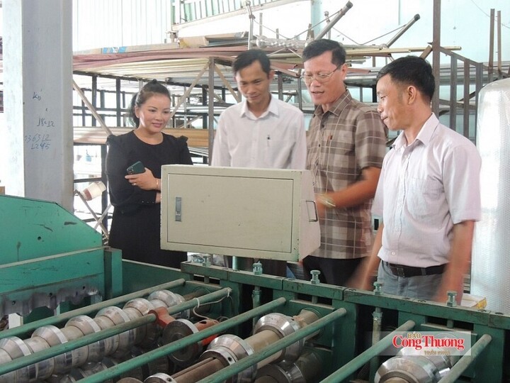 Hỗ trợ các cơ sở ứng dụng tiến bộ khoa học - công nghệ vào sản xuất.