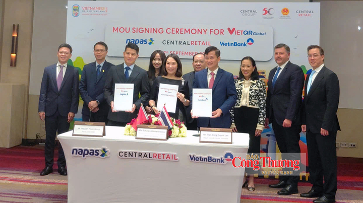 Lễ ký kết Biên bản ghi nhớ giữa NAPAS, VietinBank và Central Retail Corporation Thái Lan.