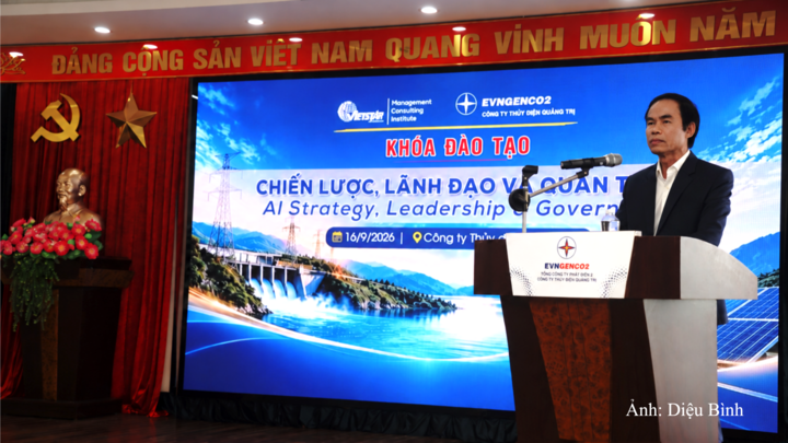 Ông Nguyễn Thanh Hùng, Giám đốc Công ty Thủy điện Quảng Trị phát biểu tại khóa đào tạo.