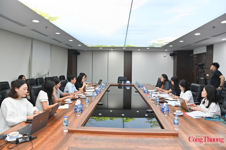 Toàn cảnh buổi làm việc.