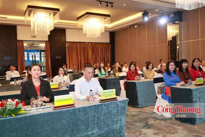 Các đại biểu tham dự hội nghị.