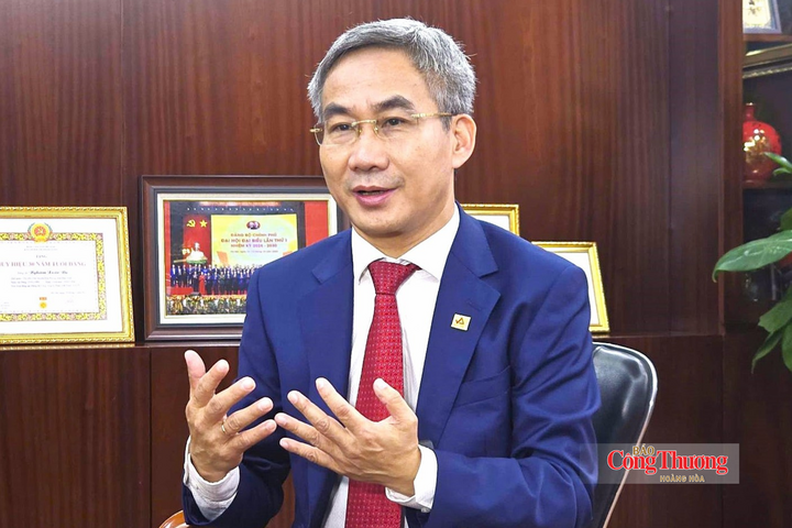 Ông Nghiêm Xuân Đa - Chủ tịch Hiệp hội Thép Việt Nam trả lời phỏng vấn Báo Công Thương.