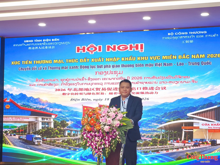 Ông Sụ Lỵ Xay Hổng Sả Khon, Quyền Giám đốc Sở Công Thương tỉnh Luông-pha-bang, Trưởng đoàn đại biểu các cơ quan, doanh nghiệp của CHDCND Lào phát biểu tại hội nghị.