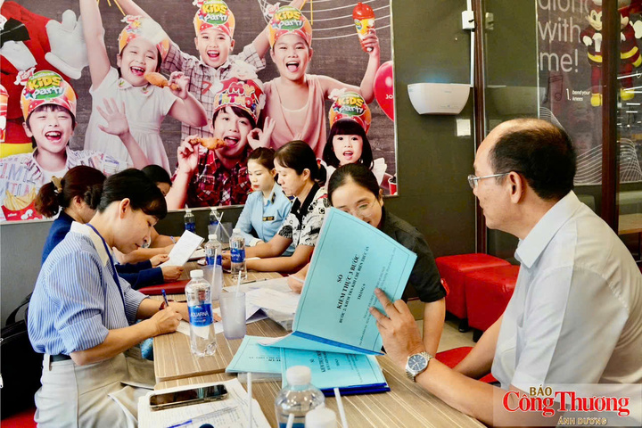Ngoài việc kiểm tra nguồn gốc xuất xứ, các giấy tờ chứng nhận liên quan cũng được cơ quan chức năng kiểm tra rõ