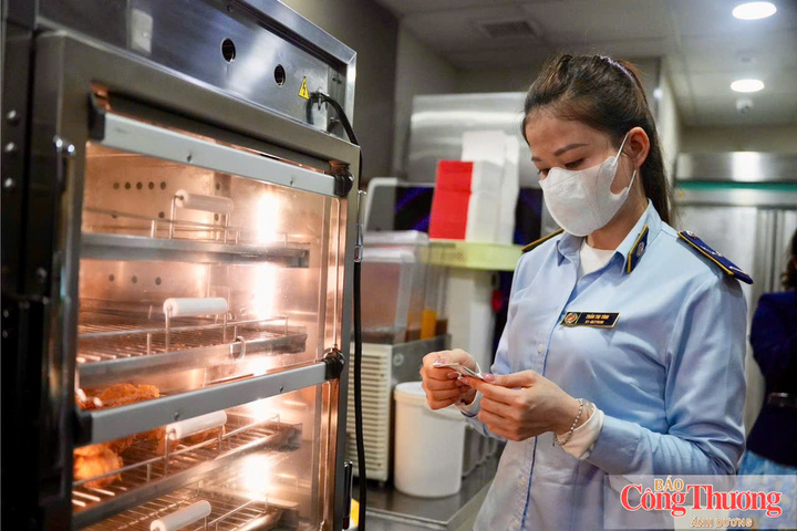 Thực phẩm ăn uống được kiểm tra kỹ càng