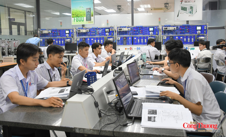 IUH tiếp tục đổi mới chương trình đào tạo theo hướng tích hợp AI, kỹ năng số và đầu tư các phòng thí nghiệm, trung tâm nghiên cứu công nghệ số.