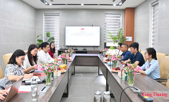 Đoàn công tác của Báo Công Thương làm việc tại Công ty CP Công nghiệp Á Mỹ.