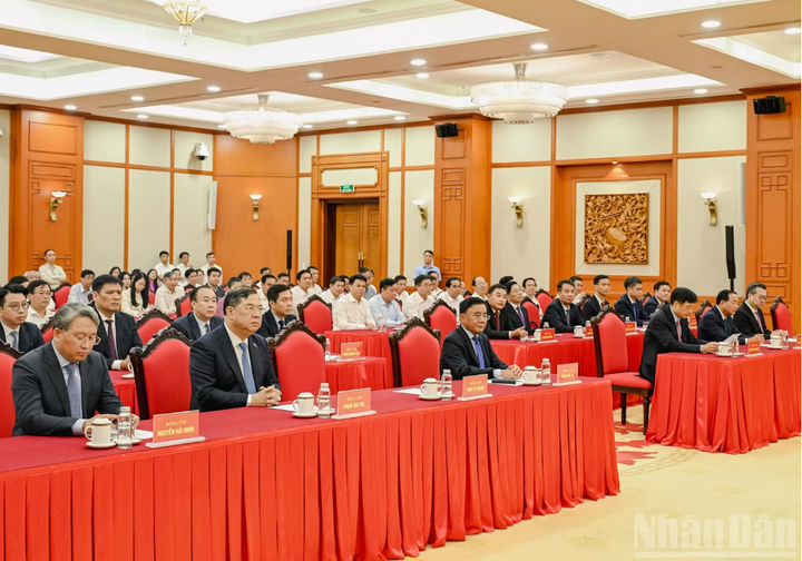 Thường trực Ban Bí thư Trần Cẩm Tú và các đồng chí lãnh đạo Đảng, Nhà nước dự hội nghị. Ảnh: Duy Linh