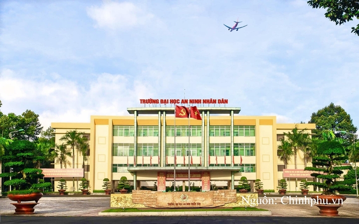 Sáp nhập Trường Đại học An ninh nhân dân và các tổ chức trực thuộc vào Học viện An ninh nhân dân để thành lập Phân hiệu của Học viện An ninh nhân dân tại Thành phố Hồ Chí Minh (trên cơ sở Trường Đại học An ninh nhân dân).