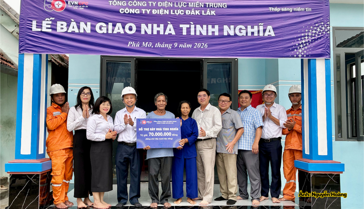 PC Đắk Lắk trao Nhà tình nghĩa 2026 cho hộ ông La Chí Thiên tại xã Phú Mỡ.