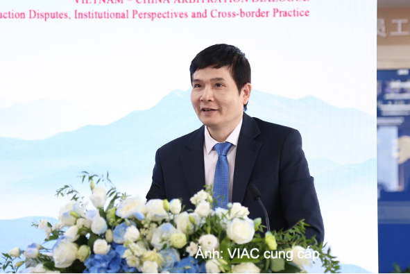 Ông Vũ Ánh Dương – Phó chủ tịch kiêm Tổng Thư ký Trung tâm Trọng tài Quốc tế Việt Nam phát biểu tại sự kiện.