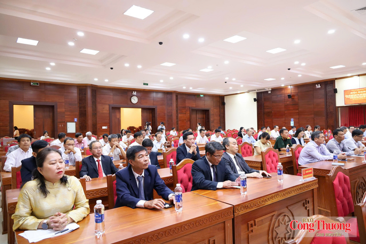 Hội nghị công bố Quyết định của Thủ tướng Chính phủ về việc thành lập Ban Quản lý các khu kinh tế và các khu công nghiệp Đắk Lắk.
