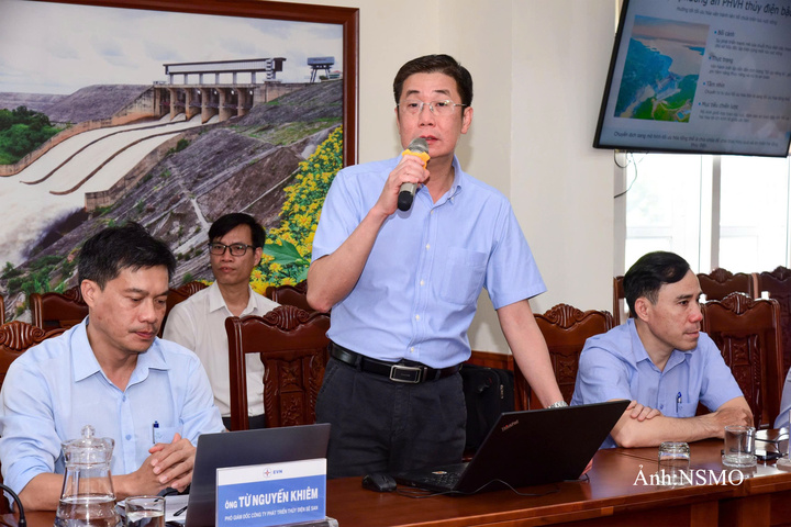 Ông Nguyễn Thế Cường – Trưởng phòng Điều hành Thị trường điện NSMO báo cáo tại cuộc họp