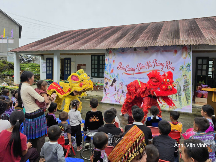Chương trinh "Biên cương - Đêm hội trăng rằm" được tổ chức tại tại thôn Dê Chú Thàng, xã Mường Khương (Lào Cai).