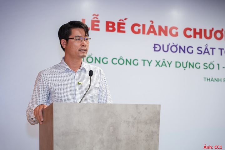 Anh Dương Xuân Sang - đại diện các học viên đã hoàn thành Chương trình đào tạo chuyên sâu “Đường sắt tốc độ cao - Đường sắt đô thị” chia sẻ tại chương trình.