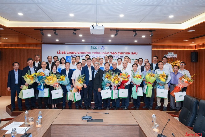 Sau 400 giờ đào tạo, Chương trình đào tạo chuyên sâu “Đường sắt tốc độ cao - Đường sắt đô thị” đã tổ chức lễ bế giảng vào ngày 18/9/2026.