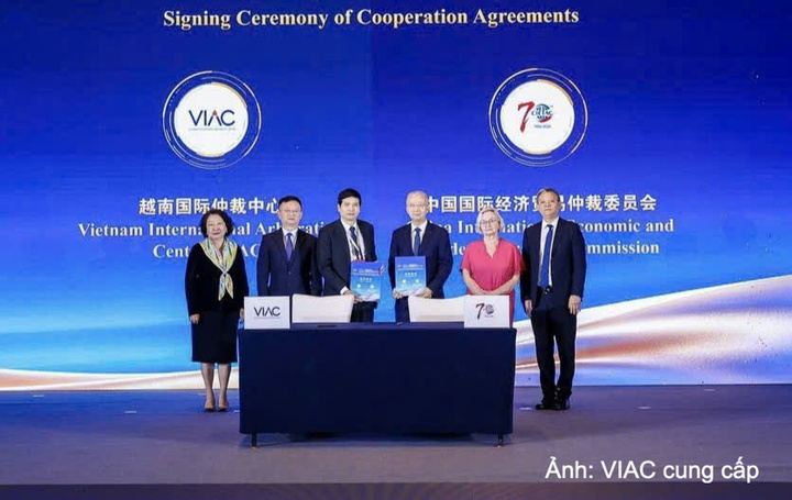 VIAC & CIETAC ký kết Biên bản ghi nhớ trong khuôn khổ Hội nghị trọng tài Trung Quốc 2026 và Đối thoại cấp cao Trung Quốc về Trọng tài hàng hải và Trọng tài thương mại.