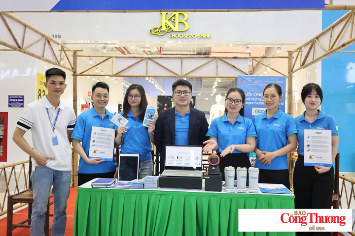 Gian hàng Công ty Cổ phần Công nghệ Sapo, cung cấp nền tảng quản lý bán hàng đa kênh/hợp kênh, thiết kế website, phần mềm quản lý nhà hàng (FnB), hóa đơn điện tử và kế toán nhằm hỗ trợ các hộ kinh doanh, tiểu thương trong khuôn khổ chương trình