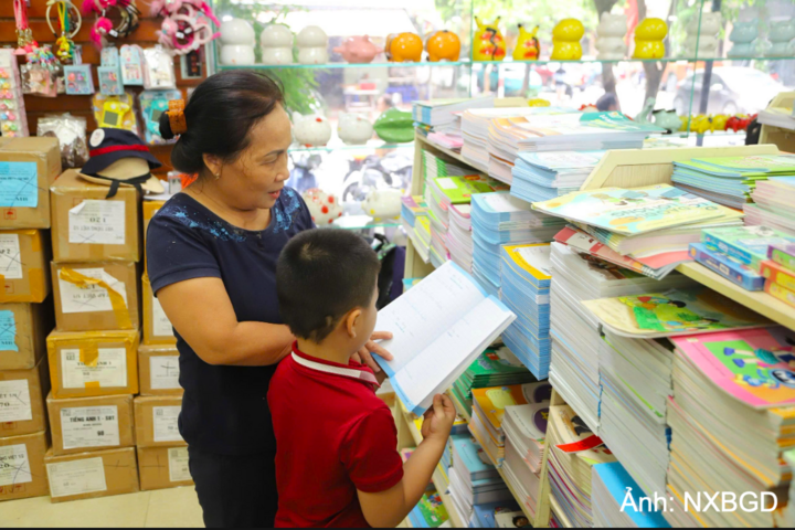 Thủ tướng Chính phủ yêu cầu Bộ Giáo dục và Đào tạo và các đơn vị liên quan cung ứng đầy đủ, đảm bảo chất lượng sách giáo khoa năm học 2026-2027.
