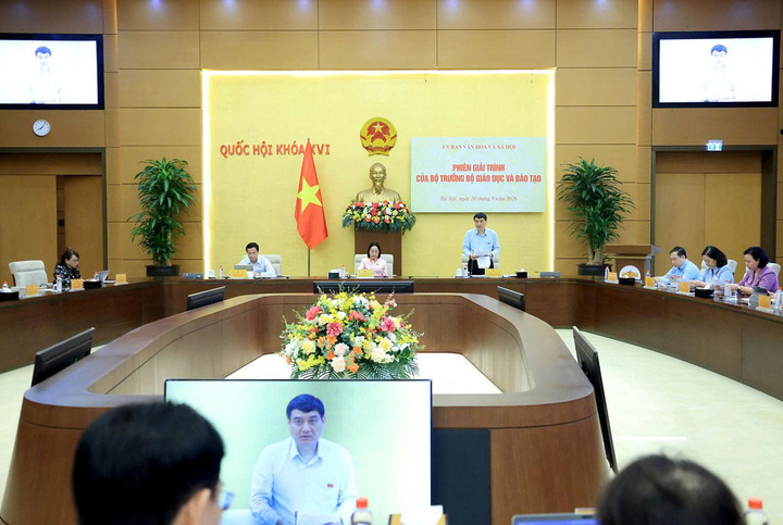 Chủ nhiệm Ủy ban Văn hóa và Xã hội Nguyễn Đắc Vinh phát biểu khai mạc Phiên giải trình. Ảnh: Vũ Hiếu