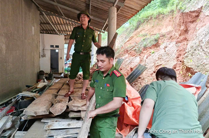 Tại xã Điền Quang, mưa lớn khiến nước từ các khe, suối dâng cao, gây ngập cục bộ tại nhiều khu vực. Đất đá từ các điểm sạt lở tràn xuống đường, vào nhà dân; nhiều diện tích lúa, hoa màu đến kỳ thu hoạch bị ngập, vùi lấp. Mưa lũ gây 16 điểm sạt lở, chia cắt cục bộ; 5 tuyến mương bị hư hỏng, 2 thân đập bị nứt, vỡ.